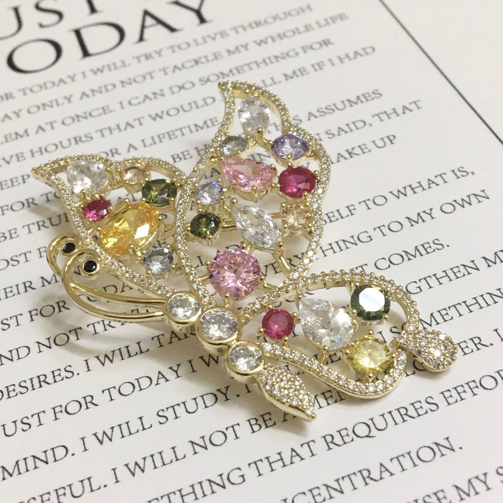  Cài Áo Con Bướm Pha Lê Màu Kiêu Sa (AF) 