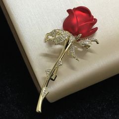  Cài Áo Hoa Hồng Đỏ Pha Lê Trắng (AI) 