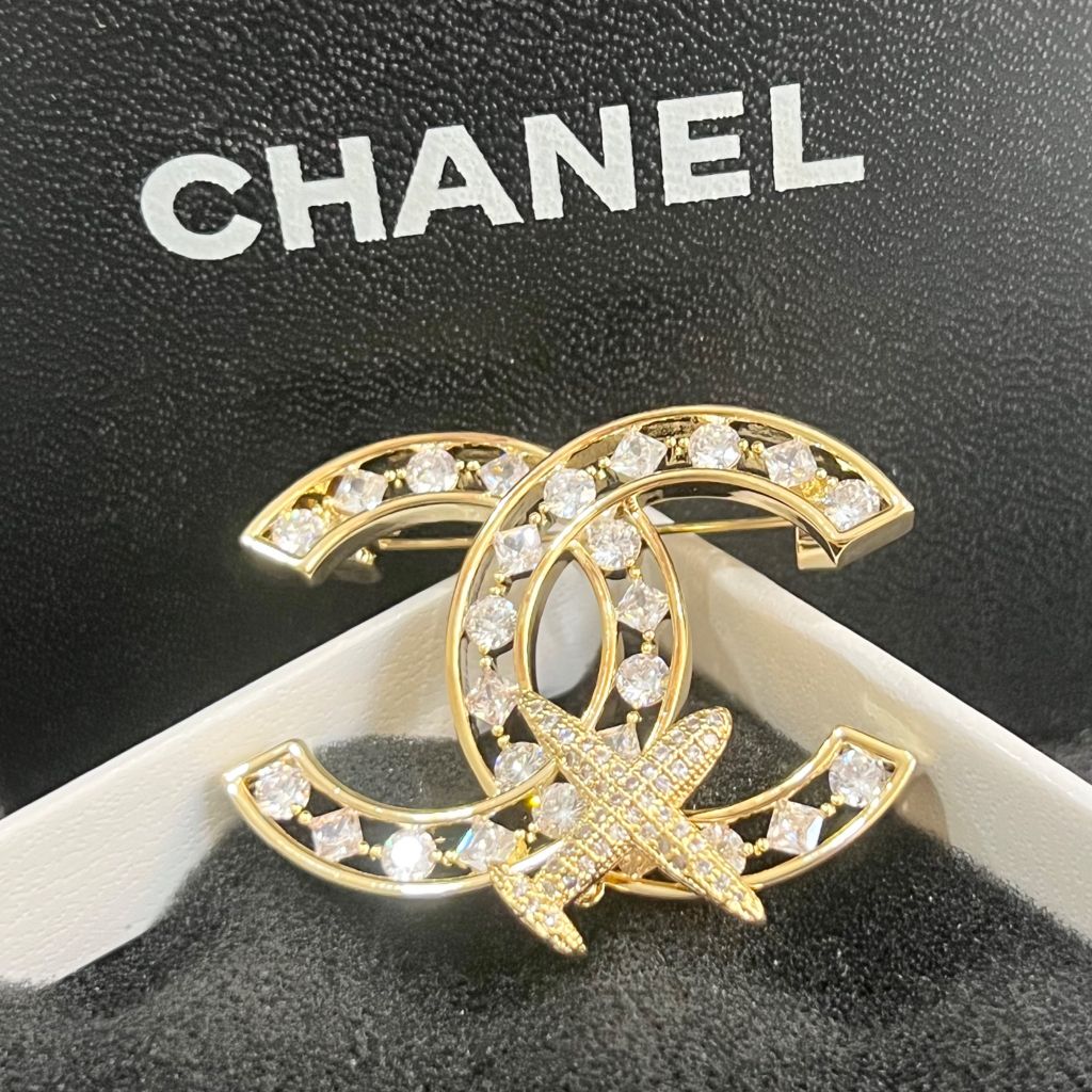  Cài Áo Chanel Máy Bay Màu Vàng Pha Lê Trắng (CP) 