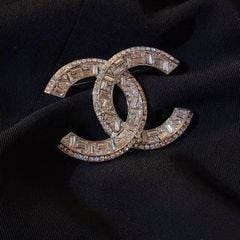  Cài Áo Nam, Nữ - Chanel Màu Vàng Bản To Pha Lê Trắng (CG) 