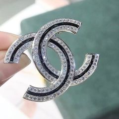  Cài Áo Nam, Nữ - Chanel Màu Trắng Đen Pha Lê (BA) 