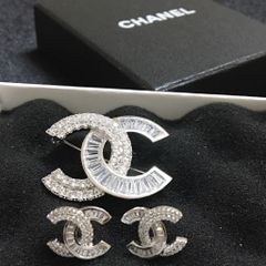  Bộ Trang Sức Chanel Trắng - Cài Áo & Bông Tai Pha Lê (AH) 