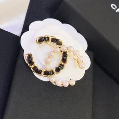  Cài Áo Chanel Màu Vàng, Đen Và Ngọc Trai Trắng (BU) 