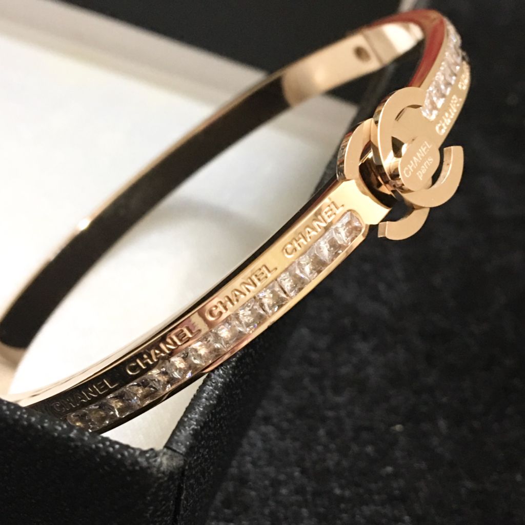  Vòng Tay TiTan Cao Cấp - Chanel Màu Vàng Hồng Pha Lê Trắng (AC) 