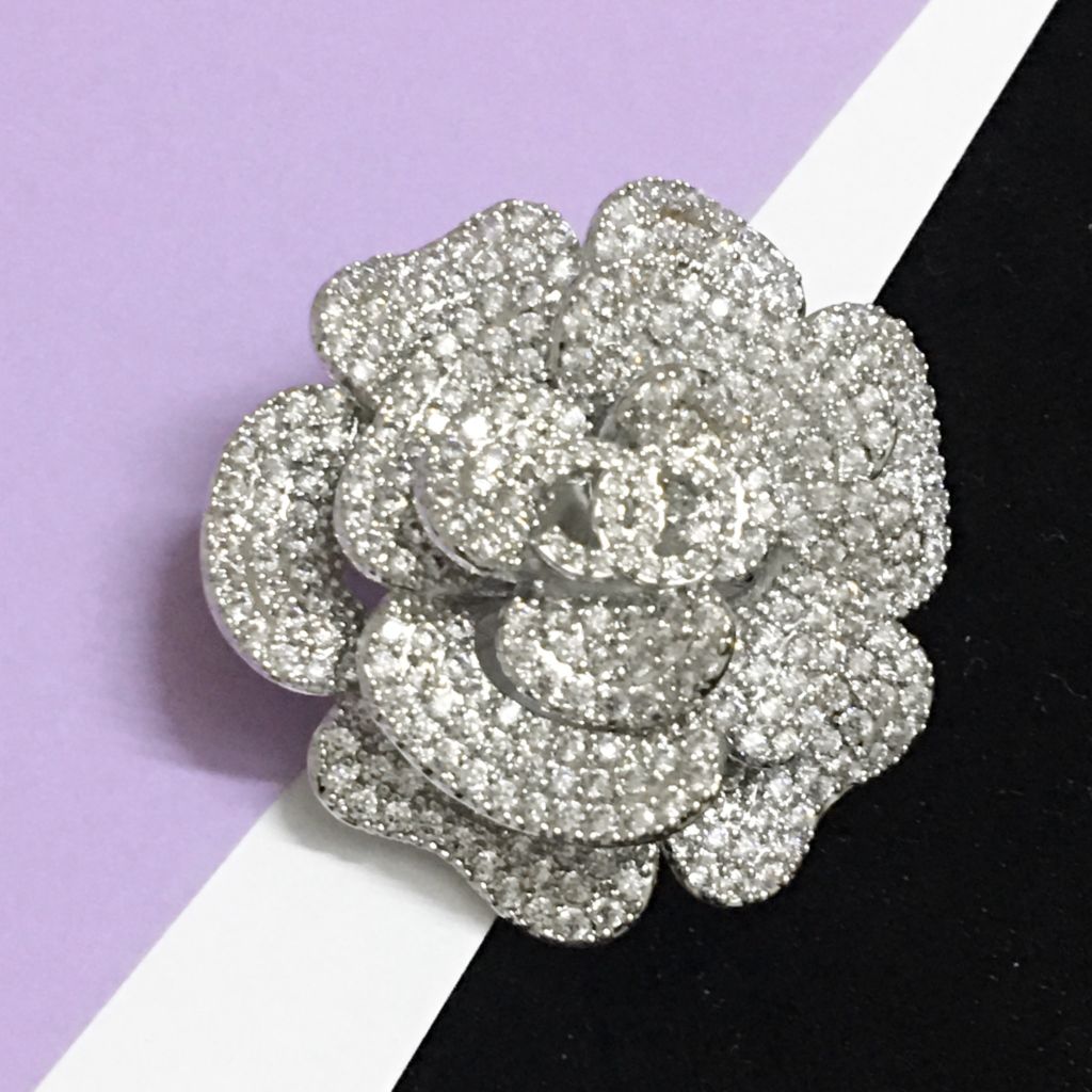  Cài Áo Hoa Trà Chanel Pha Lê Trắng (BF) 