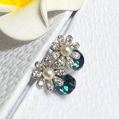  Bông Tai Cánh Hoa Ngọc Trai & Giọt Nước Pha Lê Xanh Bích (BK) 