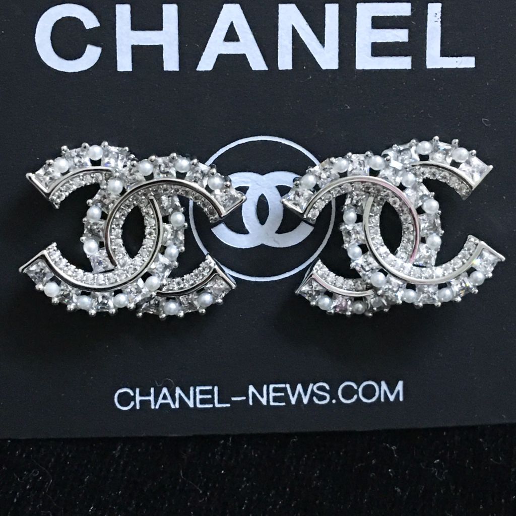  Bông Tai Chanel Bản To Màu Trắng Ngọc Trai & Pha Lê (BL) 