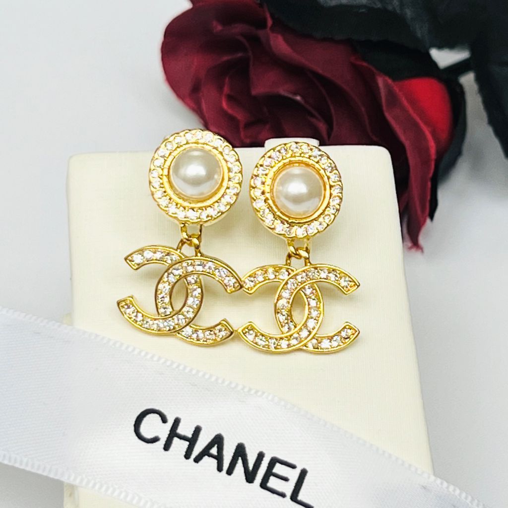  Bông Tai Chanel Bản To Màu Vàng Ngọc Trai & Pha Lê Trắng (CH) 
