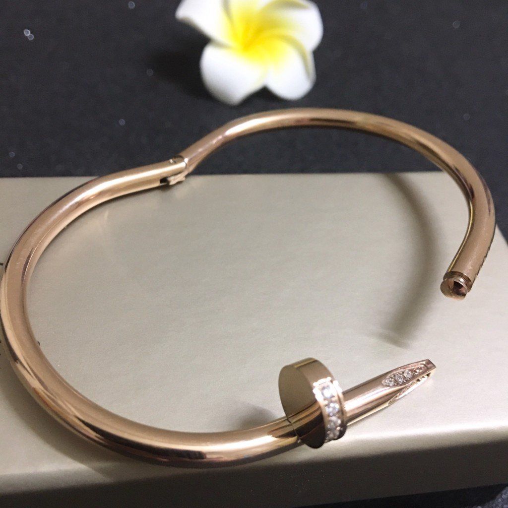  Vòng Tay Cặp Đôi Tình Yêu - Cartier Cây Đinh Màu Vàng Hồng Titan Cao Cấp Pha Lê (AC) 