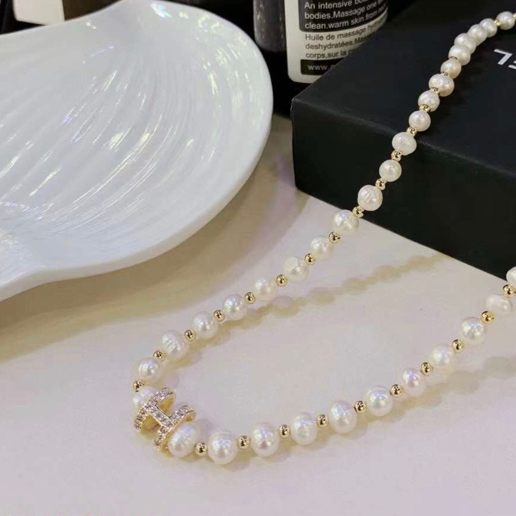  Dây Chuyền Ngắn - Hermes Choker Màu Vàng Ngọc Trai Nước Ngọt & Pha Lê Trắng Sang Trọng (AG) 