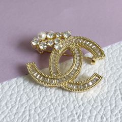  Cài Áo Nam, Nữ - Chanel Màu Vàng Ngọc Trai & Pha Lê Trắng (CF) 