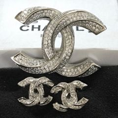  Bộ Trang Sức Chanel Trắng - Cài Áo & Bông Tai Pha Lê (AB) 