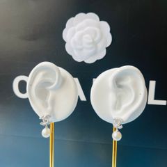  Bông Tai Chanel Màu Trắng Ngọc Trai & Pha Lê (CE) 