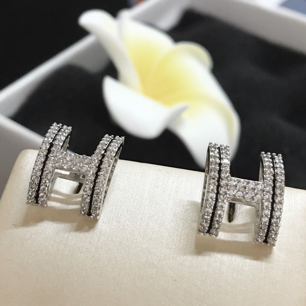  Bông Tai Hermes Màu Trắng Pha Lê (AD) 