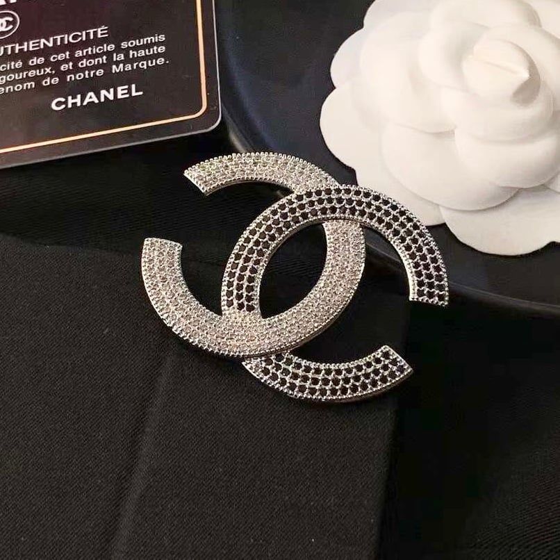  Cài Áo Chanel Màu Trắng Pha Lê Đen & Trắng (CX) 
