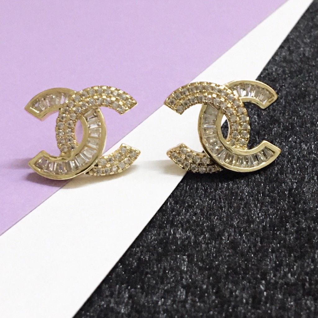  Bộ Trang Sức Chanel Vàng - Cài Áo & Bông Tai Pha Lê Trắng (AM) 