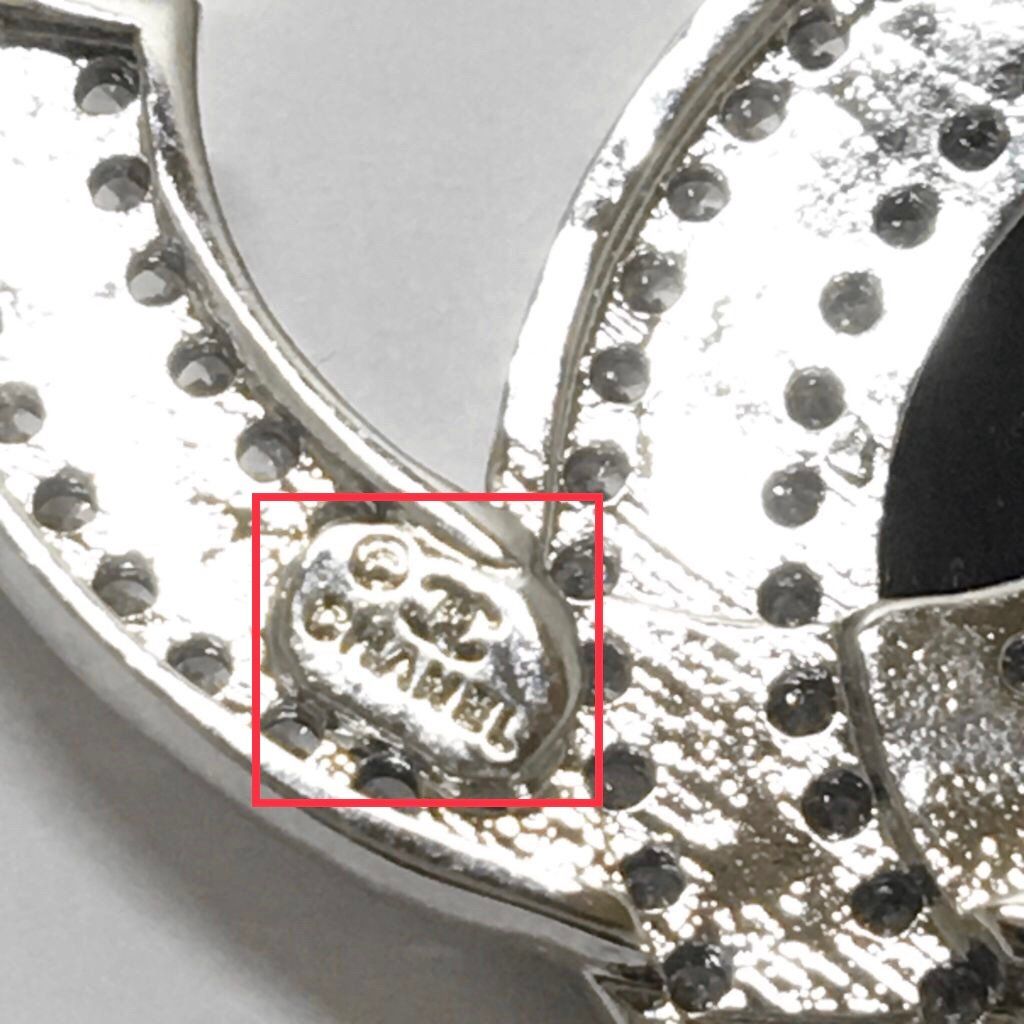  Cài Áo Chanel Màu Trắng Đen Pha Lê (BA) 