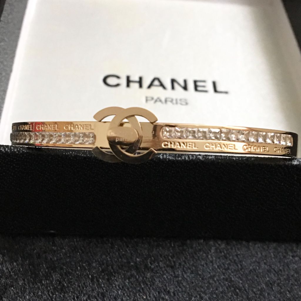  Vòng Tay TiTan Cao Cấp - Chanel Màu Vàng Hồng Pha Lê Trắng (AC) 