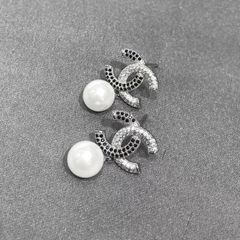  Bông Tai Chanel Màu Trắng Ngọc Trai & Pha Lê Trắng Đen (BI) 