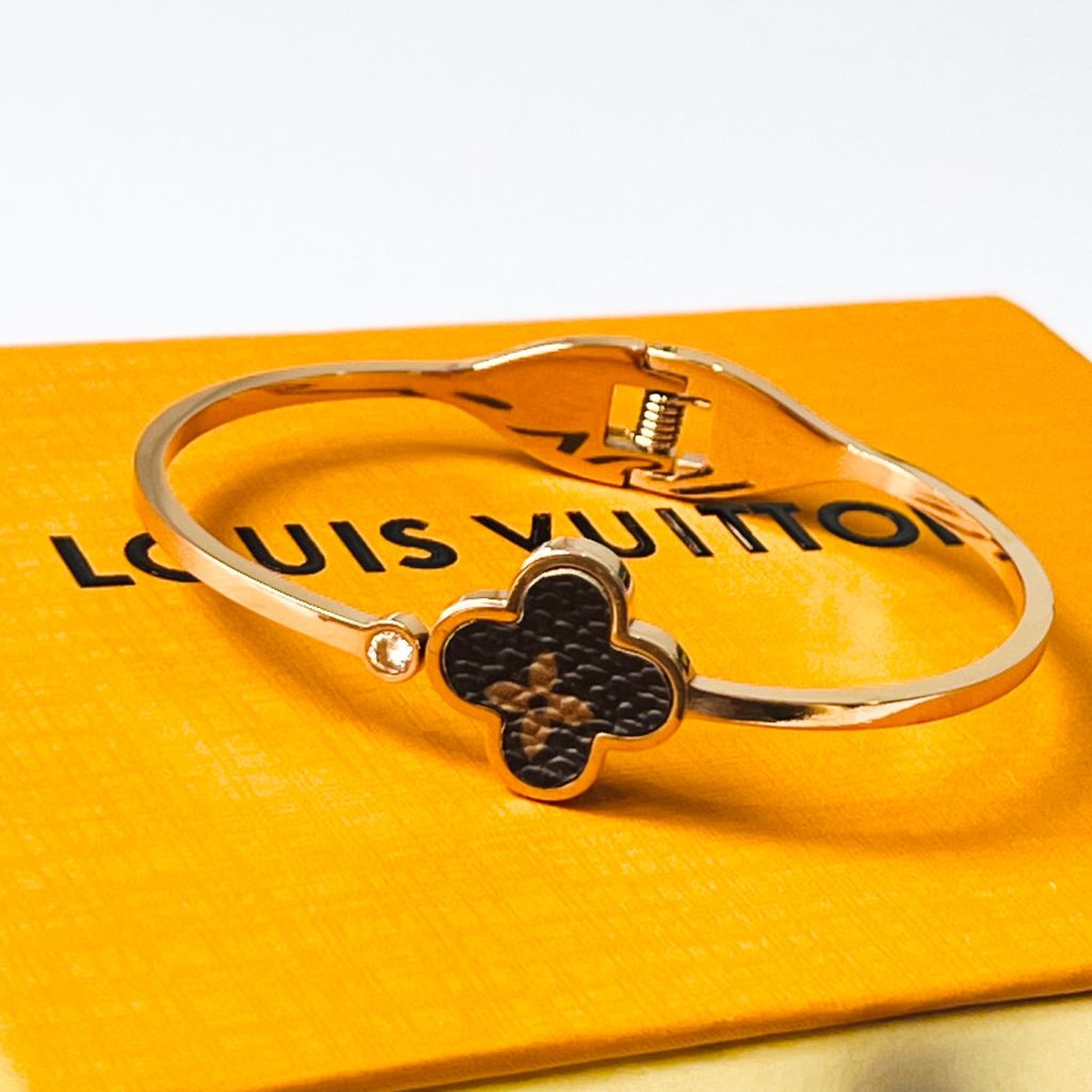  Vòng Tay TiTan Cao Cấp - LV Cỏ 4 Lá May Mắn Bằng Da & Pha Lê (AO) 