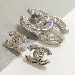  Bộ Trang Sức Chanel Trắng - Cài Áo & Bông Tai Pha Lê (AC) 