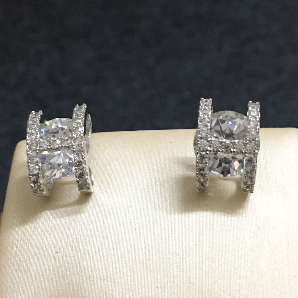  Bông Tai Hermes Màu Trắng Pha Lê (AE) 