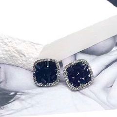  Bông Tai Vuông Bản To Pha Lê Đen & Trắng Sang Trọng 