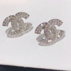  Bông Tai Chanel Bản To Màu Trắng Pha Lê (AU) 