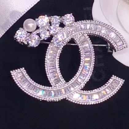  Cài Áo Nam, Nữ - Chanel Màu Trắng Ngọc Trai & Pha Lê (CE) 