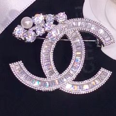  Cài Áo Nam, Nữ - Chanel Màu Trắng Ngọc Trai & Pha Lê (CE) 