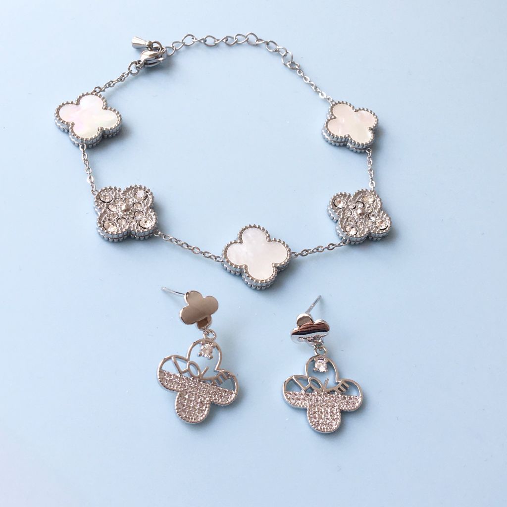  Bộ Trang Sức Cỏ 4 Lá May Mắn - Vòng Tay & Bông Tai Màu Trắng Pha Lê (AI) 