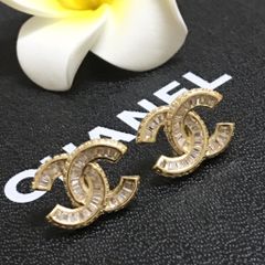  Bộ Trang Sức Chanel Vàng - Cài Áo & Bông Tai Pha Lê Trắng (AD) 