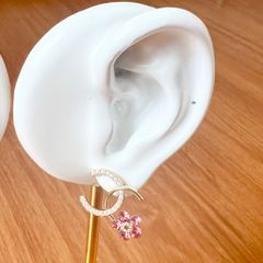  Bông Tai Chanel Cánh Hoa Bản To Màu Vàng Ngọc Trai & Pha Lê Hồng (CM) 