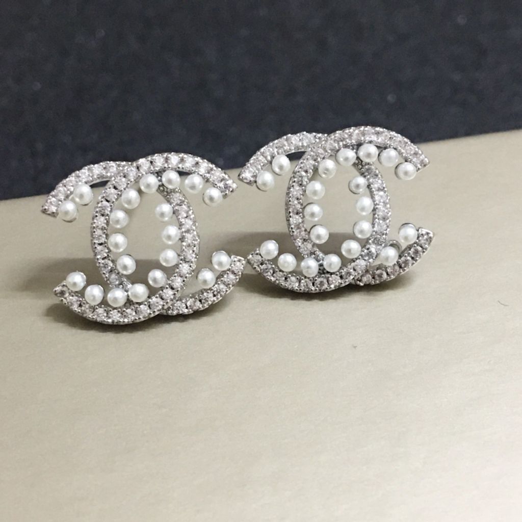  Bông Tai Chanel Màu Trắng Ngọc Trai & Pha Lê (AY) 