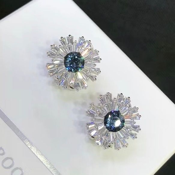  Bông Tai Cánh Hoa Pha Lê Xanh Bích & Trắng Sang Trọng (BE) 