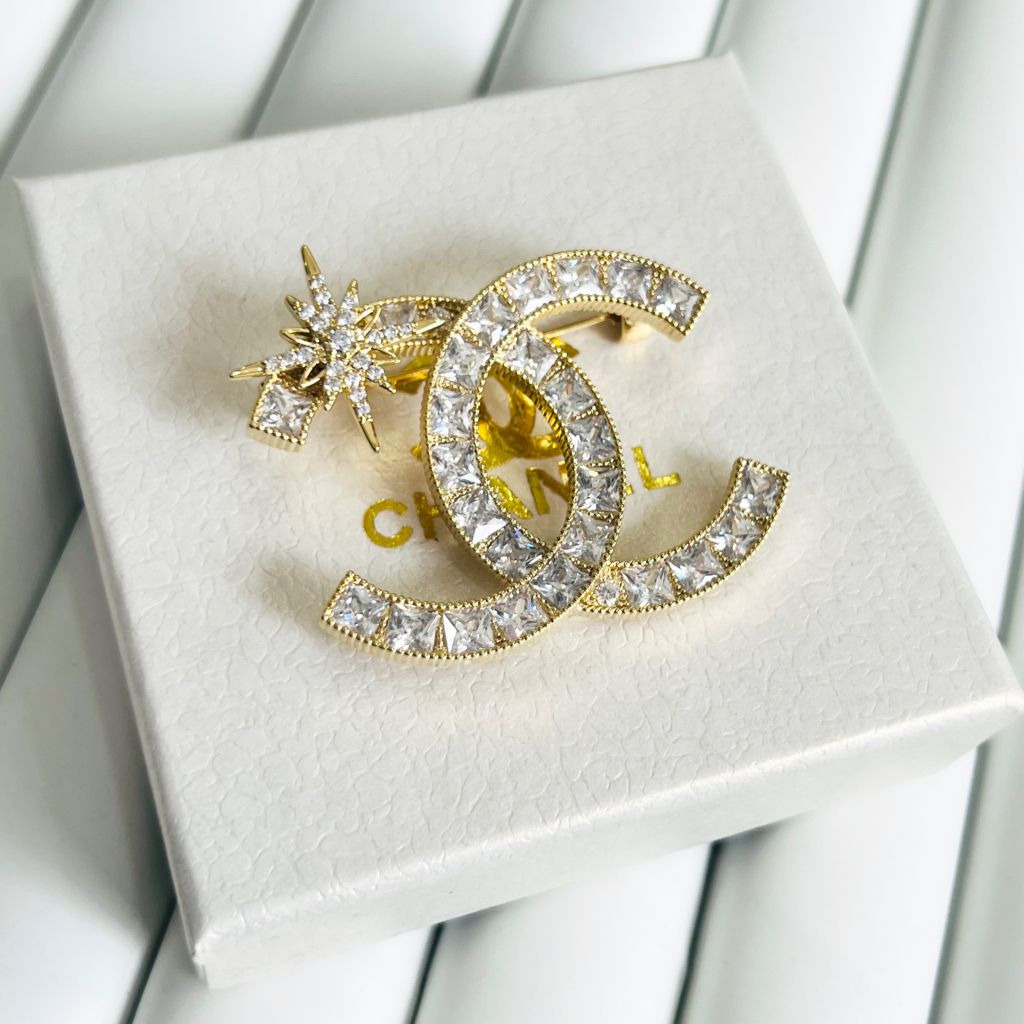  Cài Áo Chanel & Ngôi Sao Màu Vàng Pha Lê Trắng (DB) 