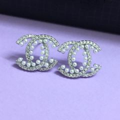  Bông Tai Chanel Màu Trắng Ngọc Trai & Pha Lê (AY) 