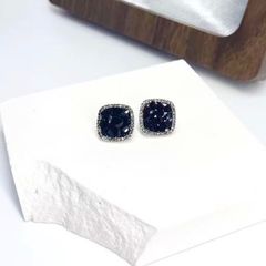  Bông Tai Vuông Bản To Pha Lê Đen & Trắng Sang Trọng 