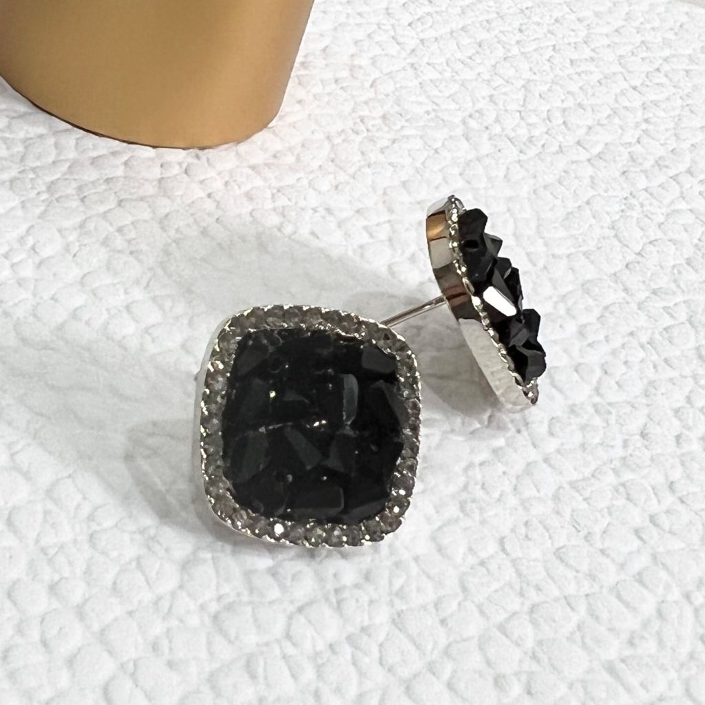  Bông Tai Vuông Bản To Pha Lê Đen & Trắng Sang Trọng 