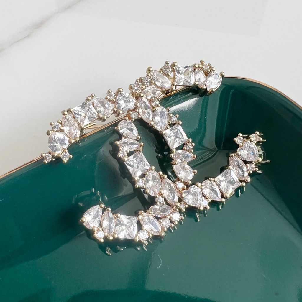  Cài Áo Nam, Nữ - Chanel Màu Vàng Bản To Pha Lê Trắng (CH) 