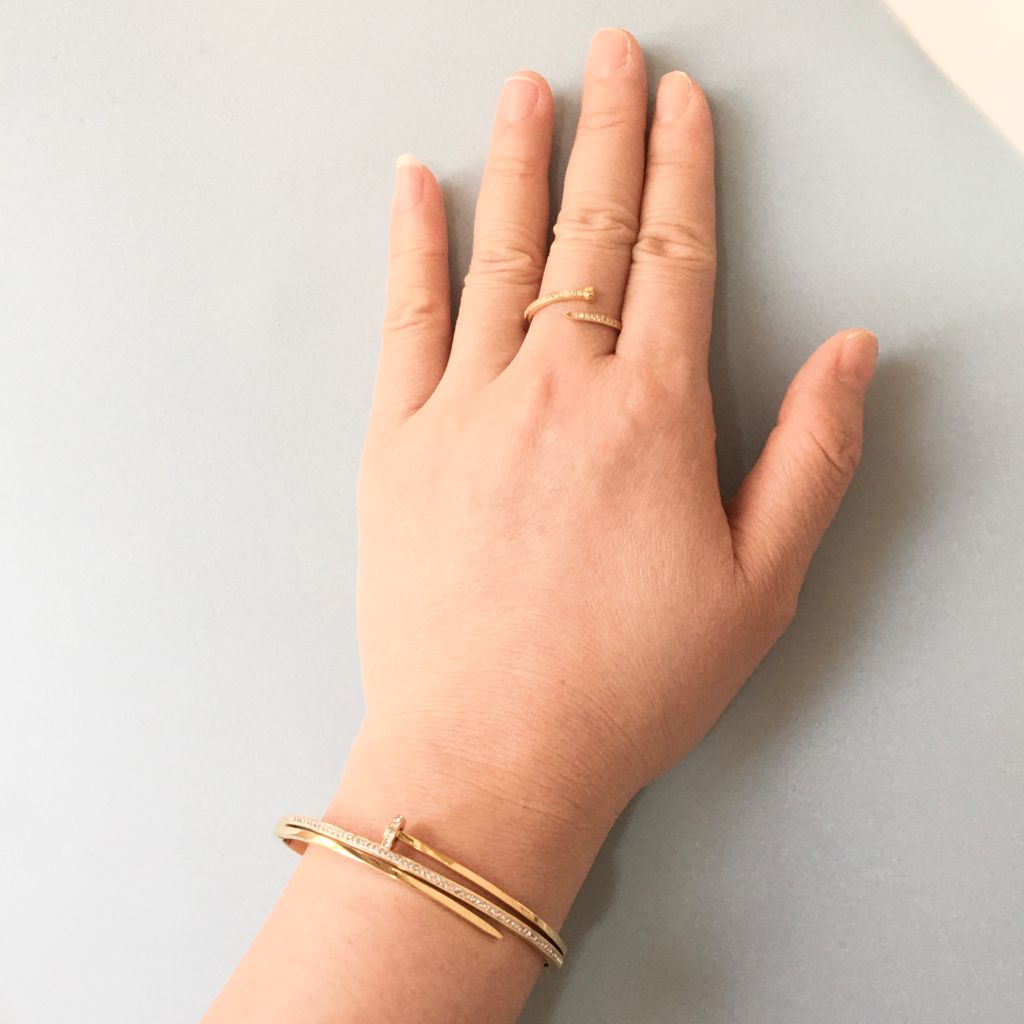  Vòng Tay TiTan Cao Cấp - Cây Đinh Cartier Màu Vàng Pha Lê (AK) 