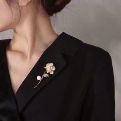  Cài Áo Hoa Hồng Vàng Ngọc Trai & Pha Lê Trắng Quý Phái (AM) 