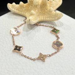  Vòng Tay TiTan Cao Cấp - LV Cỏ 4 Lá May Mắn Màu Vàng Hồng Vỏ Trai Thiên Nhiên (AE) 