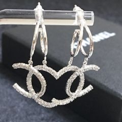  Bông Tai Chanel Màu Trắng Pha Lê (CI) 