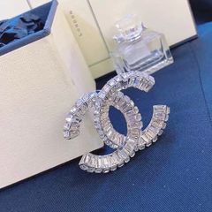  Cài Áo Nam, Nữ - Chanel Màu Trắng Bản To Pha Lê (BP) 