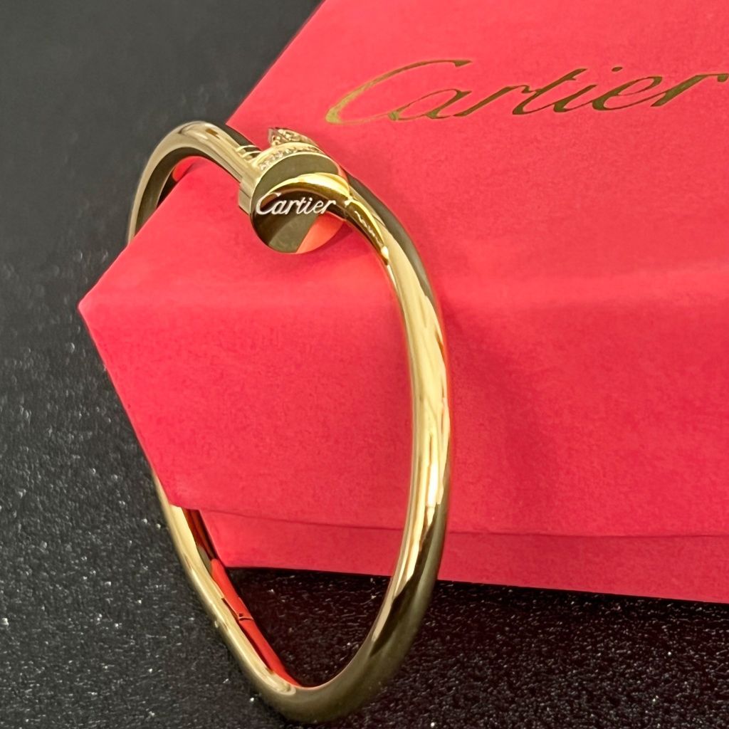  Bộ Trang Sức Cây Đinh Cartier Titan Cao Cấp - Vòng Tay & Nhẫn Màu Vàng Pha Lê (AB) 