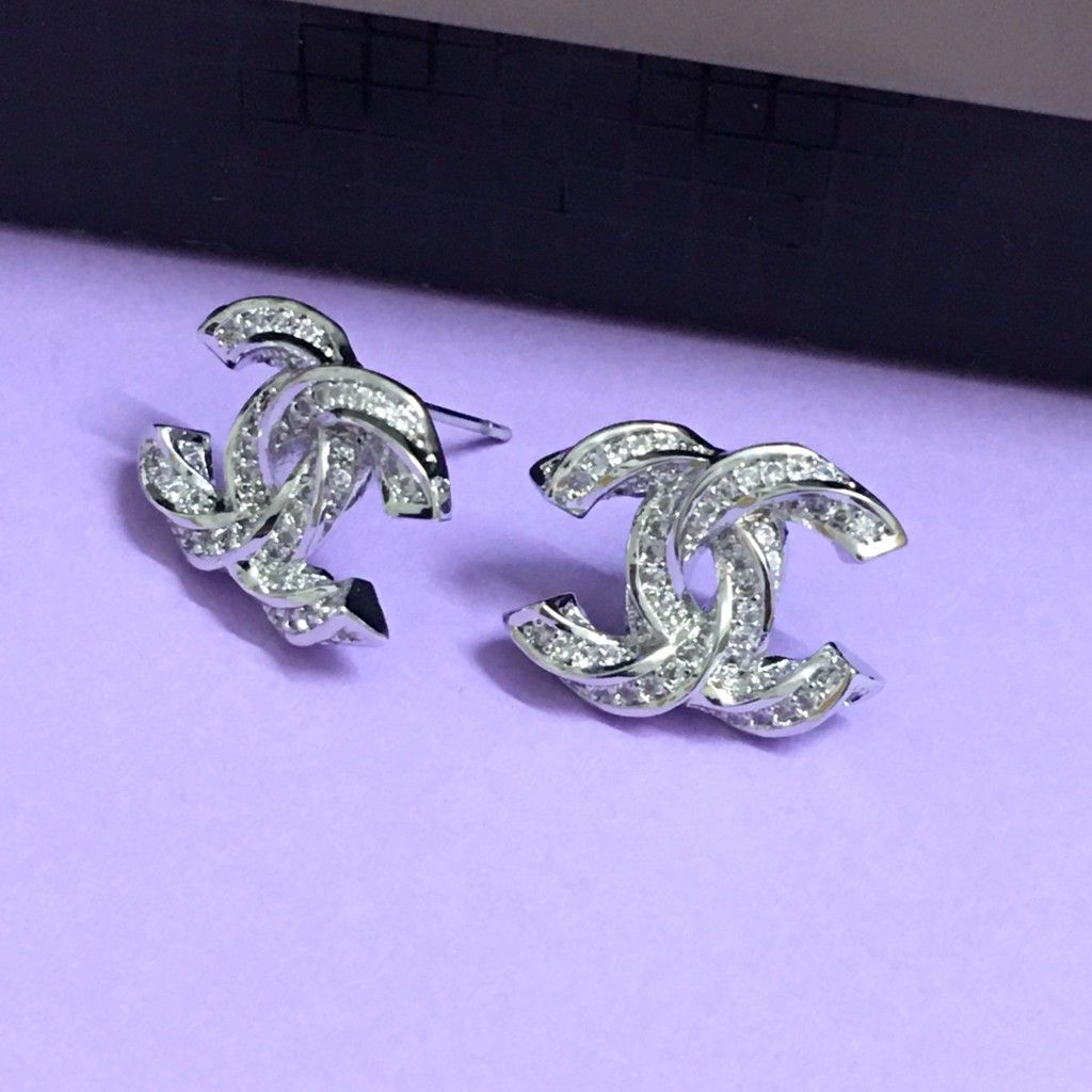 Bộ Trang Sức Chanel Trắng - Cài Áo & Bông Tai Pha Lê (AB) 