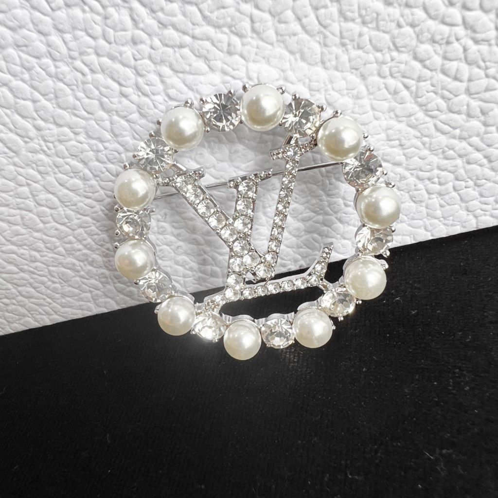  Cài Áo Nam, Nữ - LV Màu Trắng Ngọc Trai & Pha Lê (AC) 