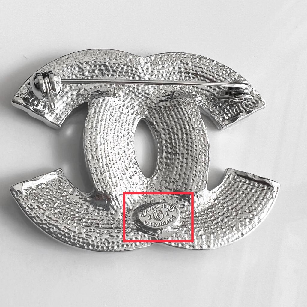  Cài Áo Nam, Nữ - Chanel Màu Trắng Pha Lê (CD) 