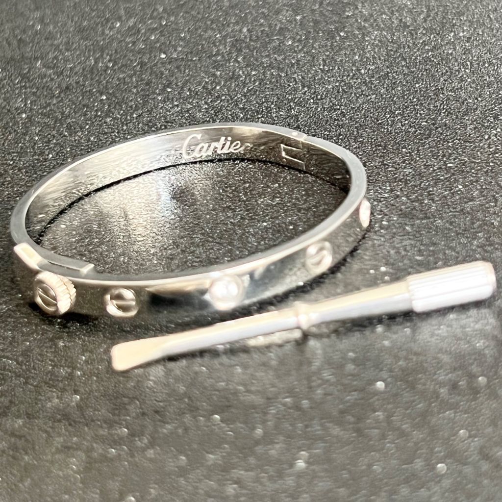  Vòng Tay TiTan Cao Cấp - Cây Đinh Cartier & Tua Vít Màu Trắng Pha Lê (AG) 